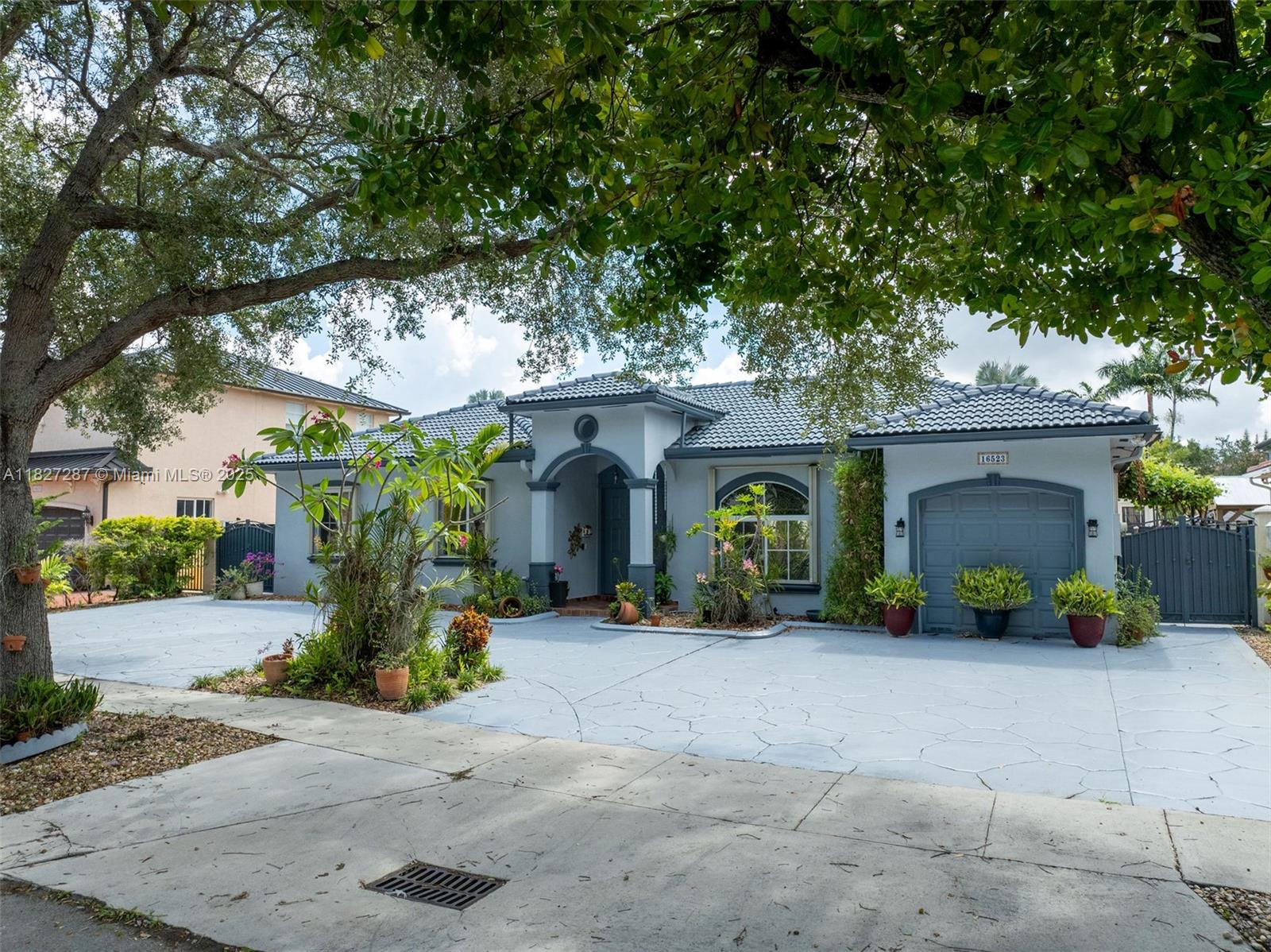 16523 NW 77th Path, Miami Lakes FL 33016