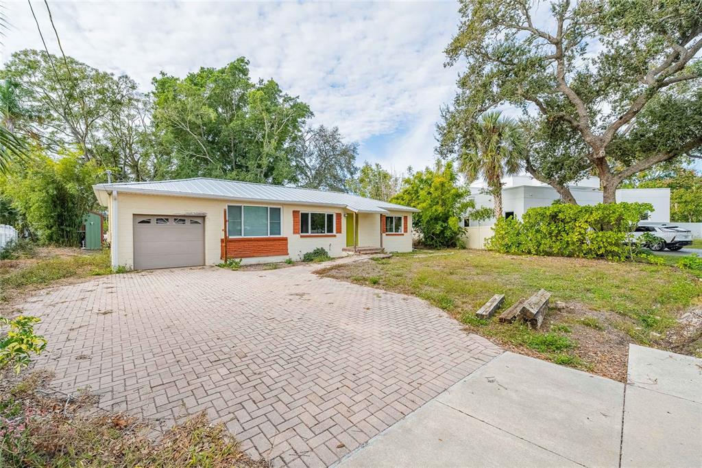 6213 SANDERS DRIVE