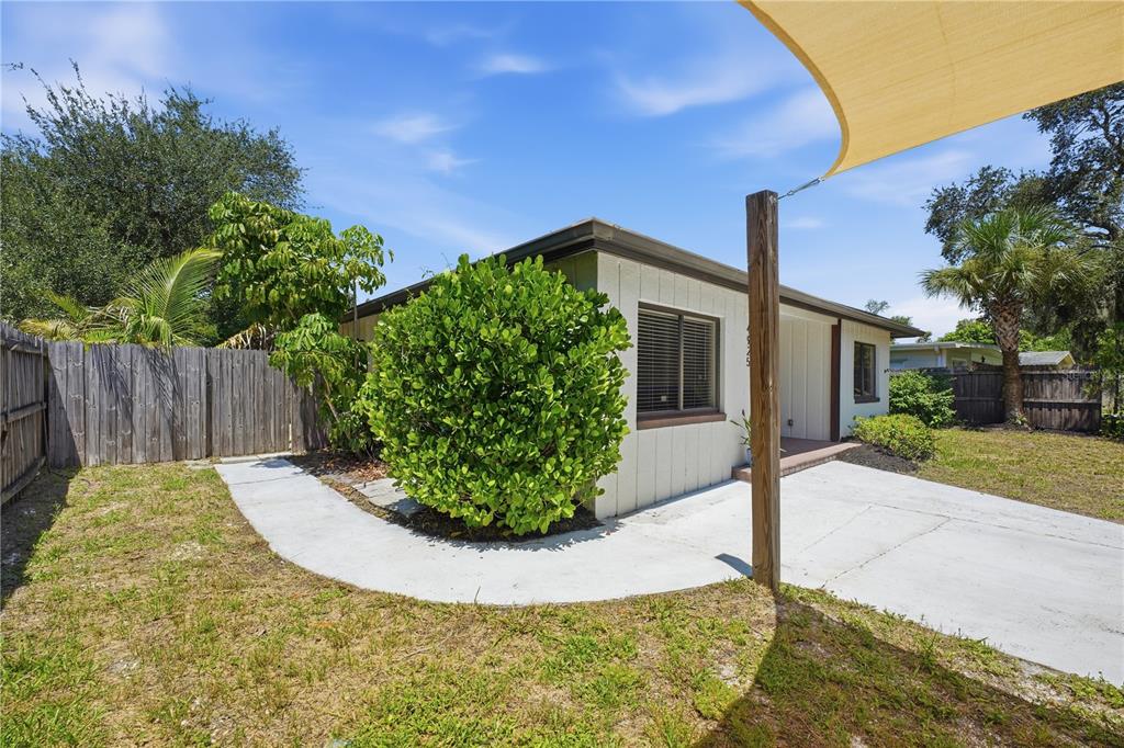 4925 REMINGTON DRIVE, SARASOTA, FL — photo 3 of 30