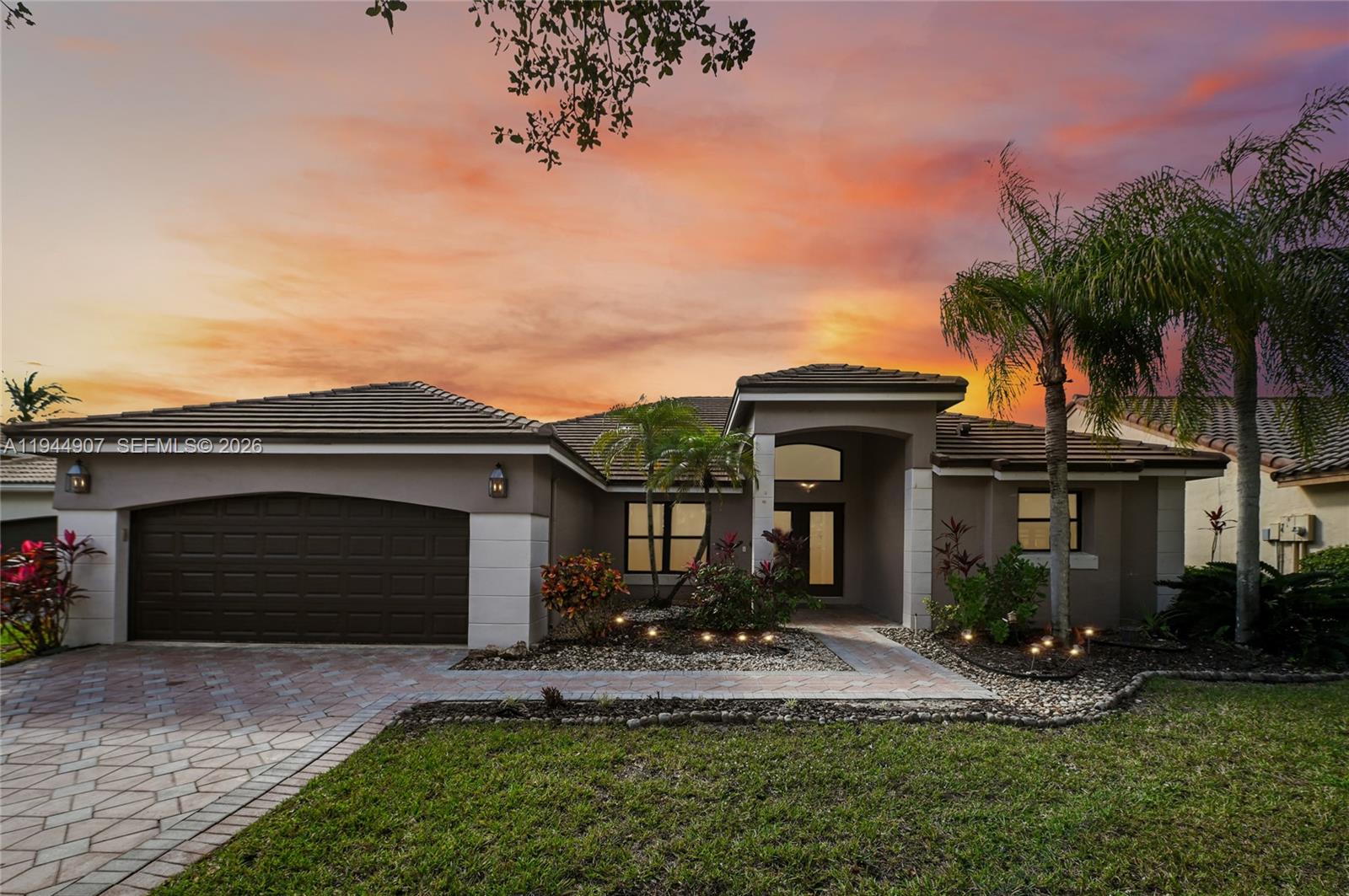 700 Verona Ct, Weston FL 33326