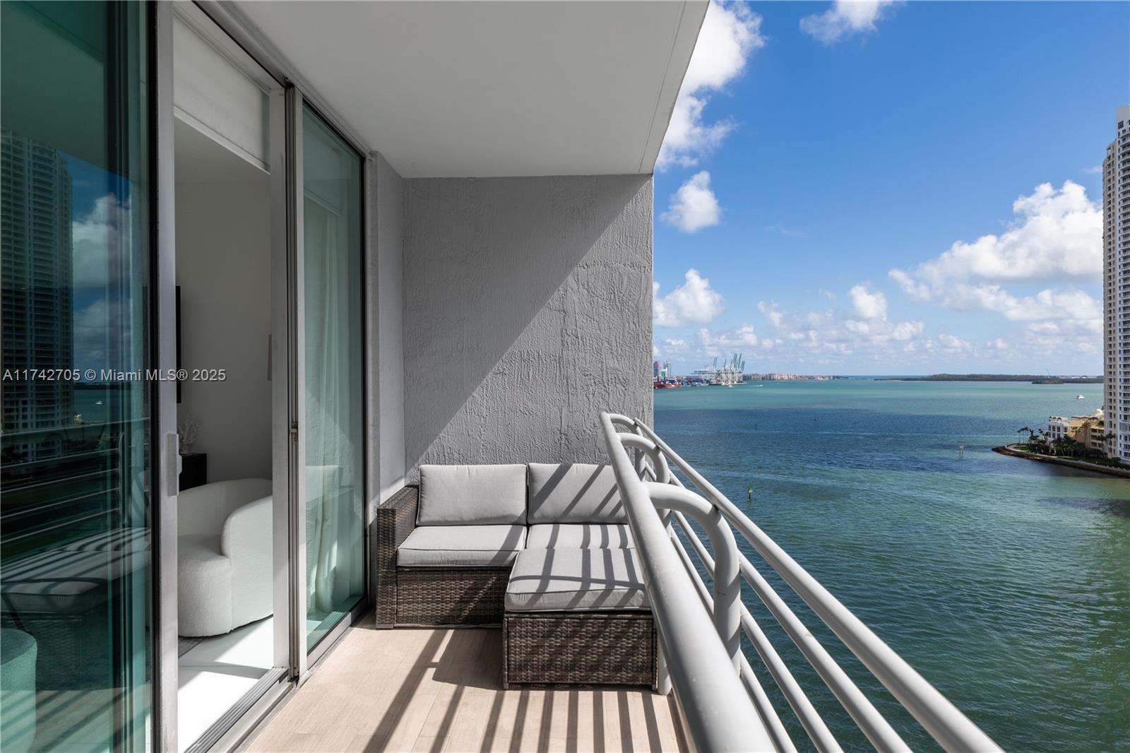 325 S Biscayne Blvd # 1415, Miami FL 33131