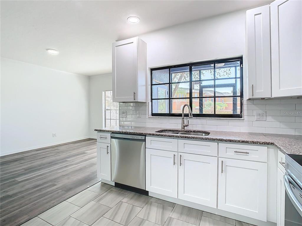1019 BLACKWATER DRIVE, WESLEY CHAPEL, FL — photo 4 of 11