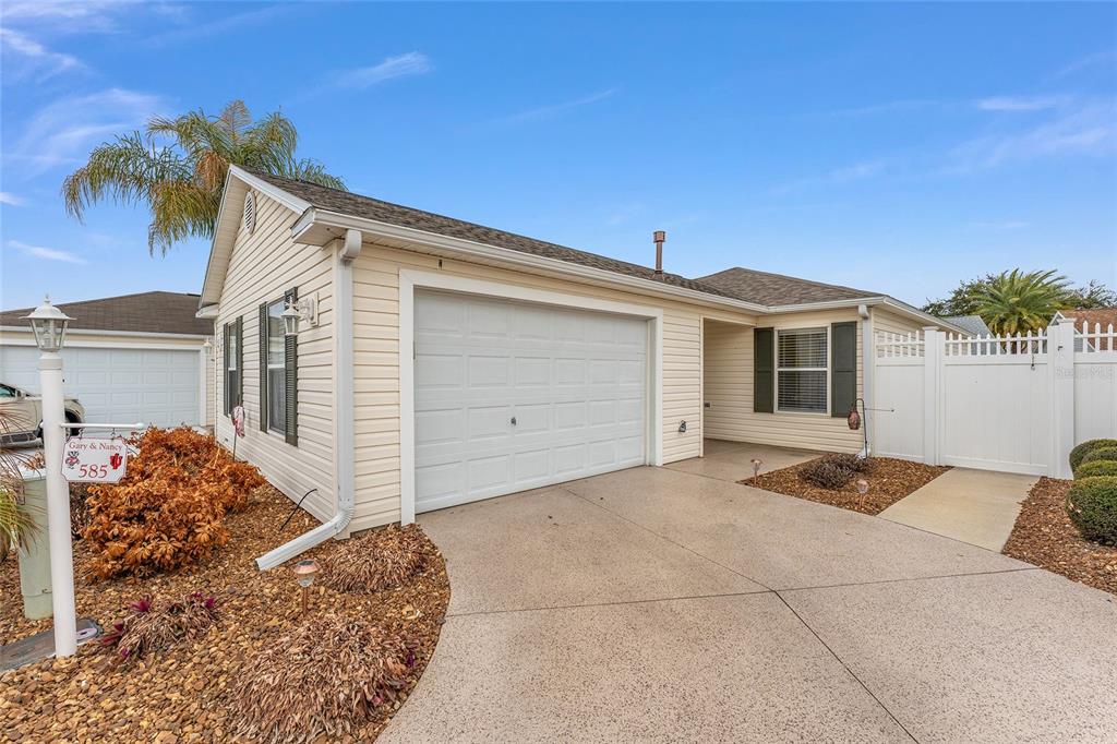 585 LACY PLACE