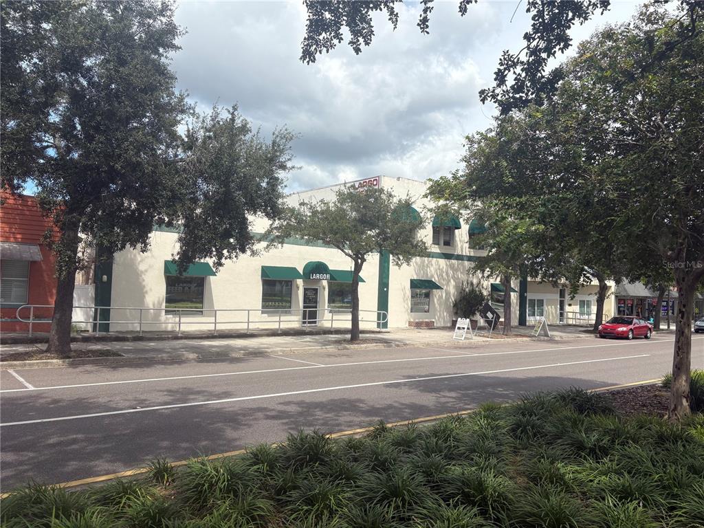206 W BAY DRIVE