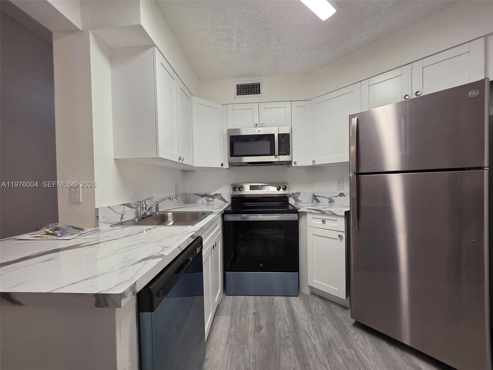 210 Lake Pointe Dr # 304, Oakland Park FL 33309