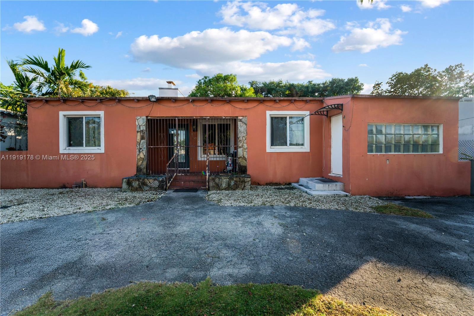 2840 NW 4th St, Miami FL 33125