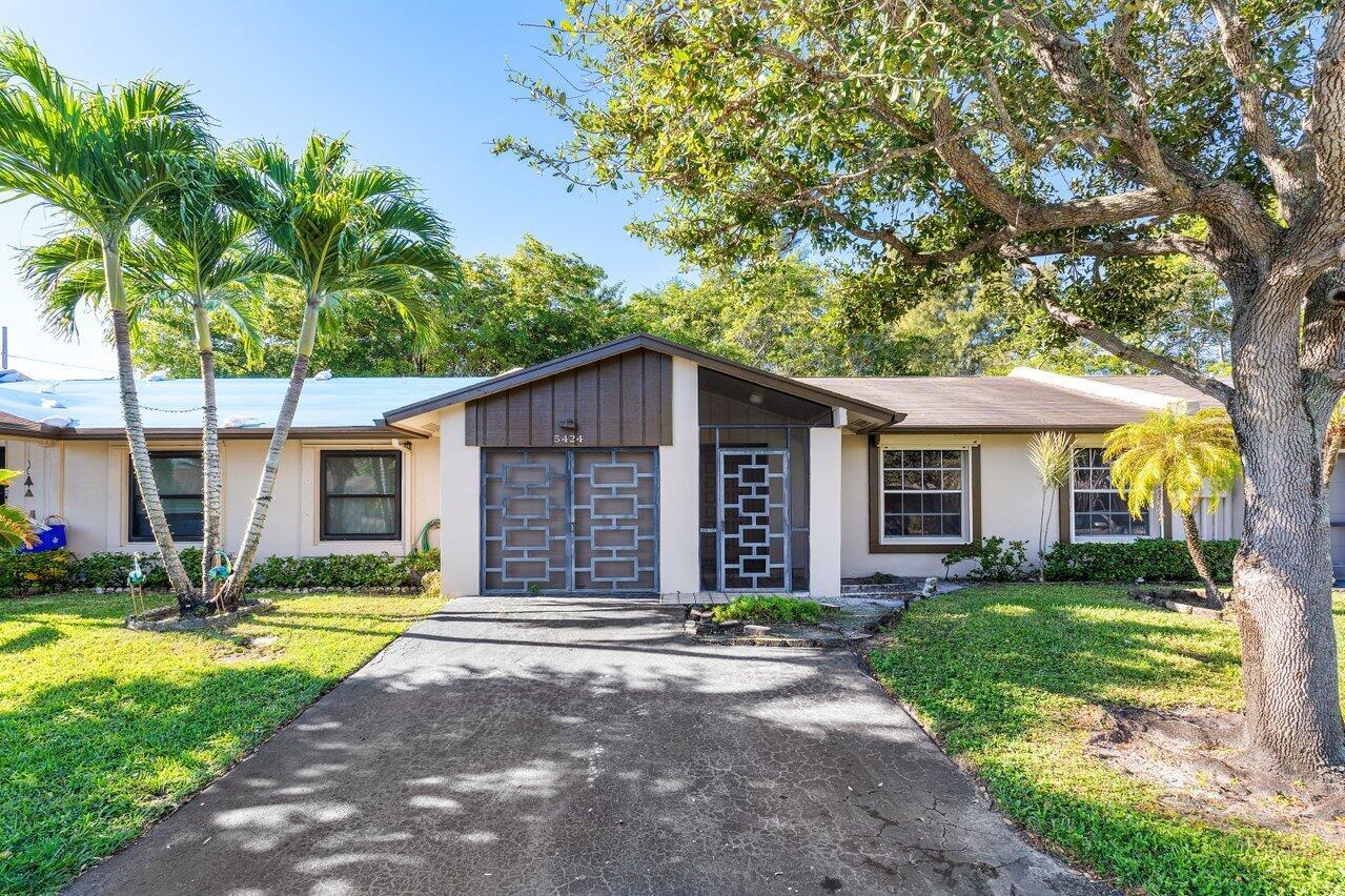 5424 Viburnum Circle, Delray Beach FL 33484