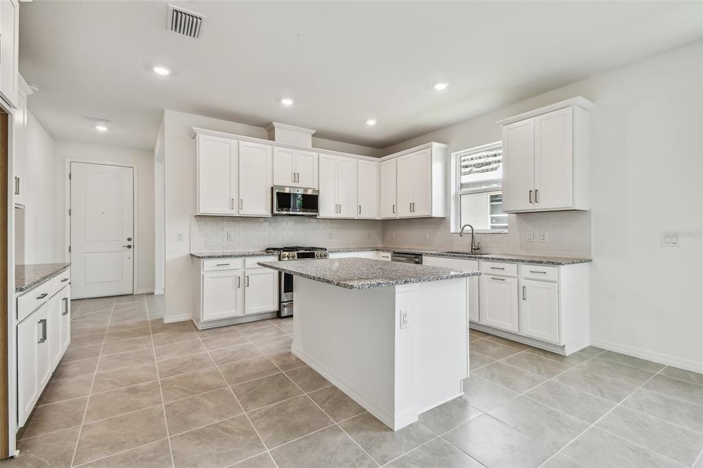 18135 CHERISHED LOOP, LAKEWOOD RANCH, FL — photo 2 of 29