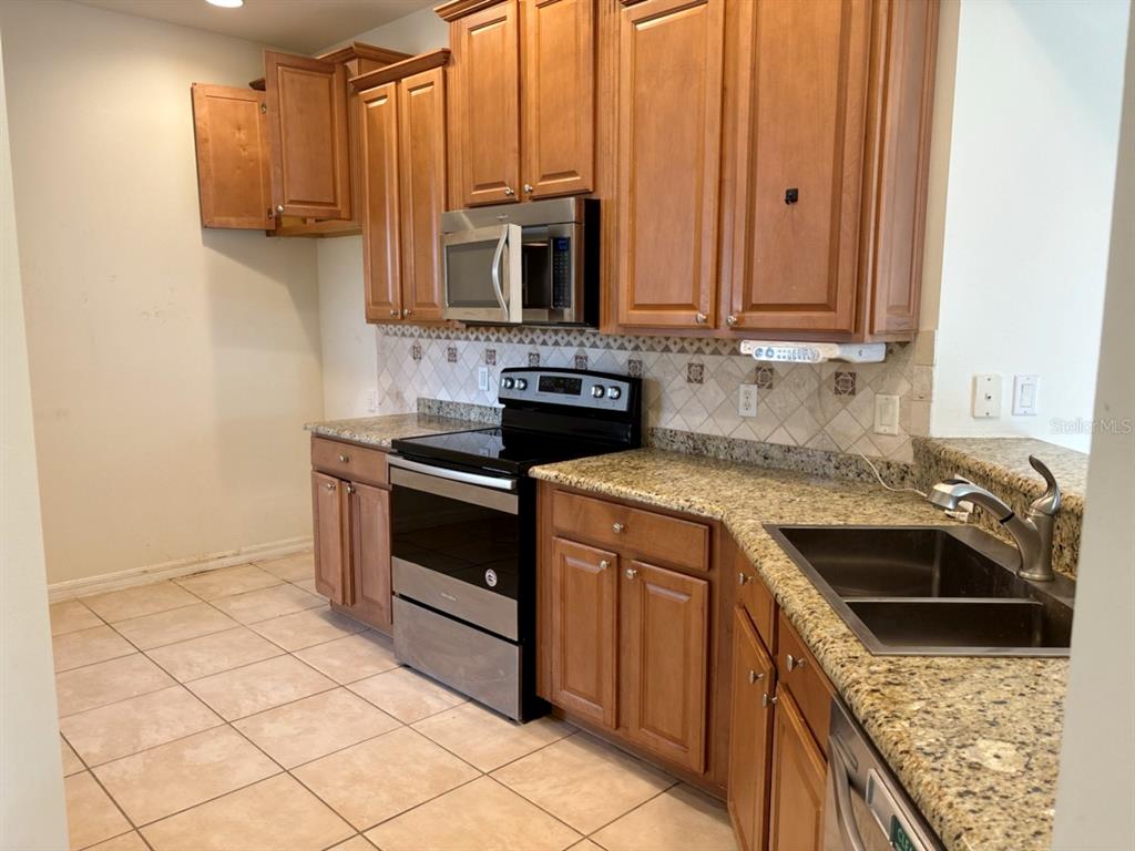 229 SHELL FALLS DRIVE, APOLLO BEACH, FL — photo 4 of 19