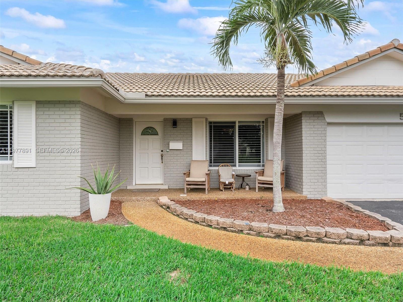 5620 SW 9th St, Plantation FL 33317