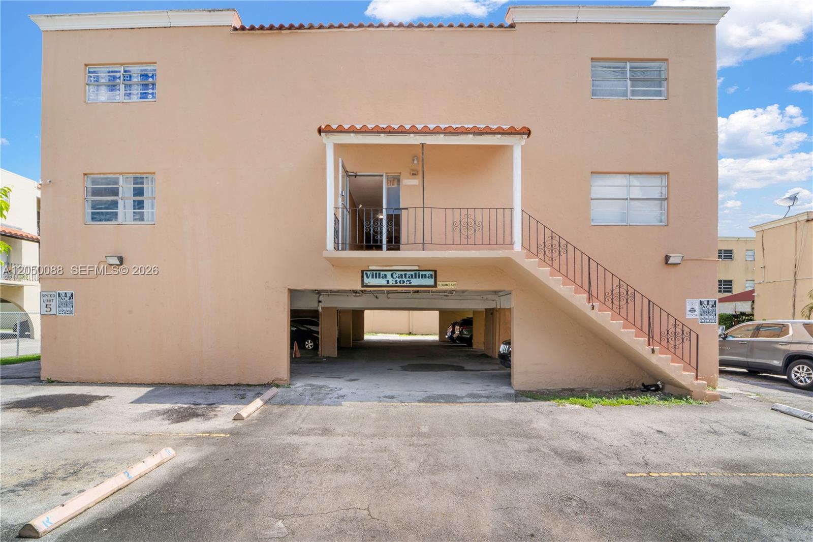 1305 W 53rd St # 420, Hialeah FL 33012