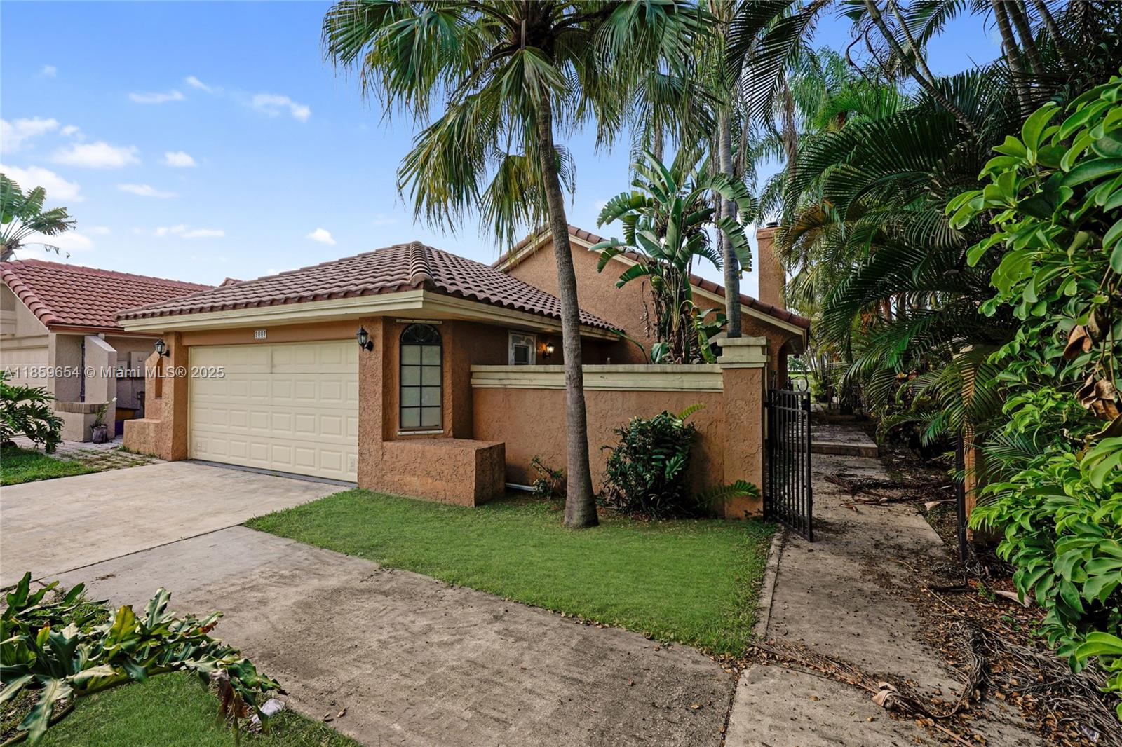 3887 NW 7th Pl, Deerfield Beach FL 33442
