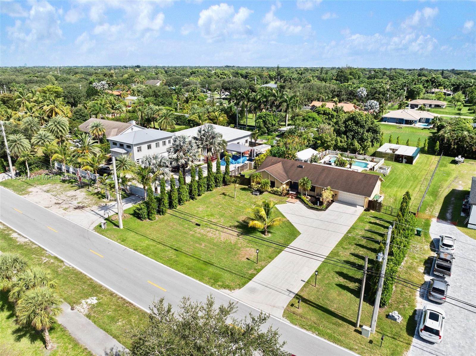 14040 SW 14th St, Davie FL 33325