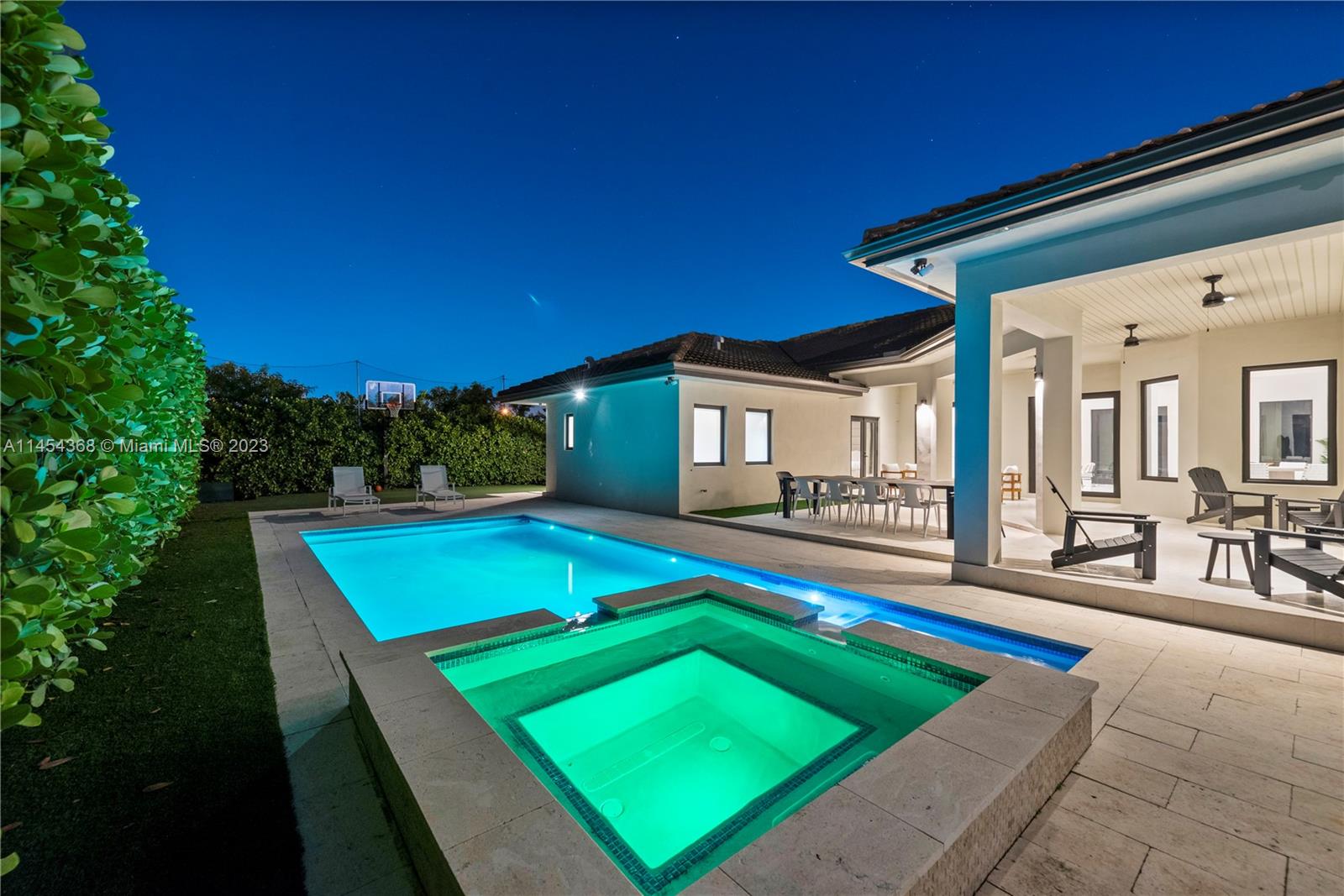 525 SW 87th Ave, Miami FL 33174