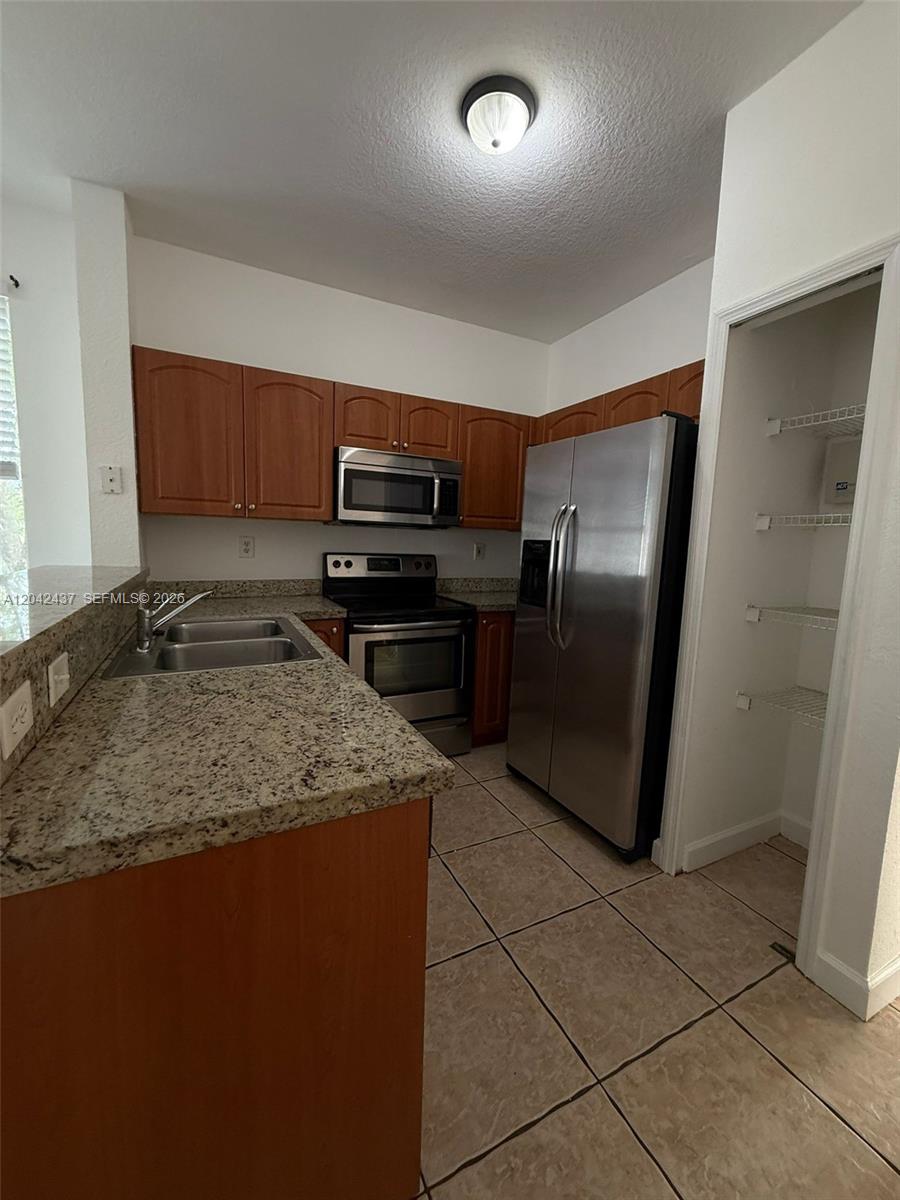 17640 NW 73rd Ave # 19, Hialeah FL 33015