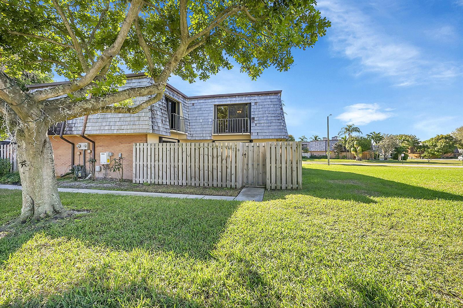 128 Lake Arbor Drive, Palm Springs FL 33461