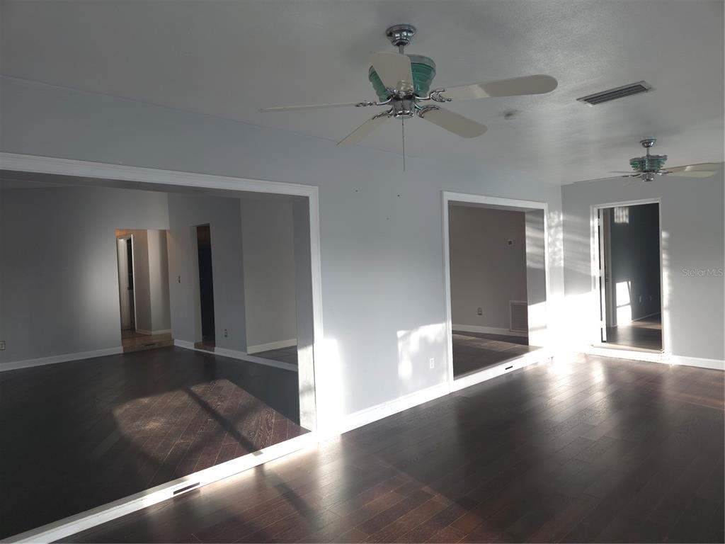 2075 N KEENE ROAD, CLEARWATER, FL — photo 5 of 26