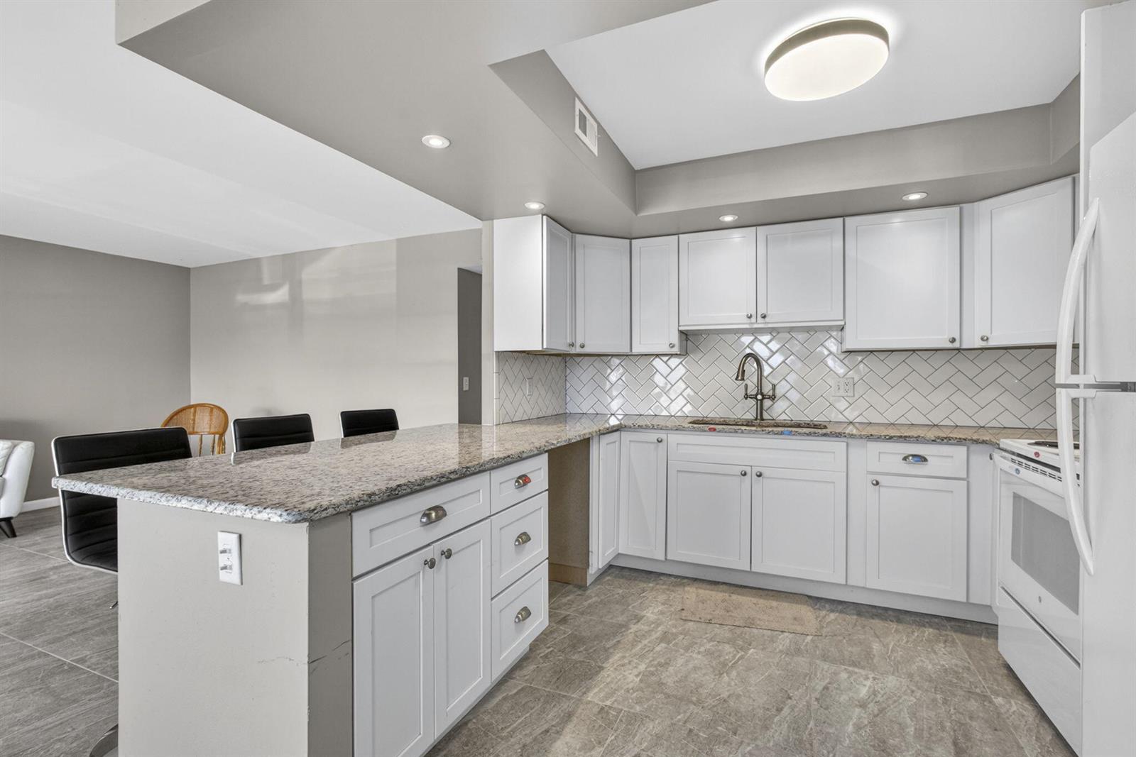 105 Greenbrier C, West Palm Beach FL 33417