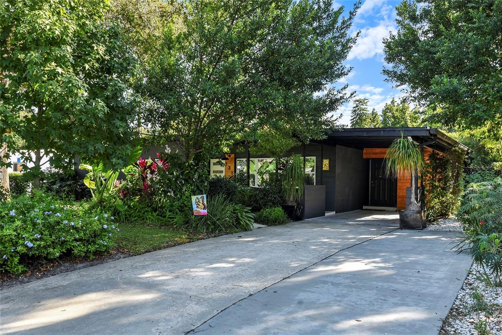 131 W LAUREN COURT