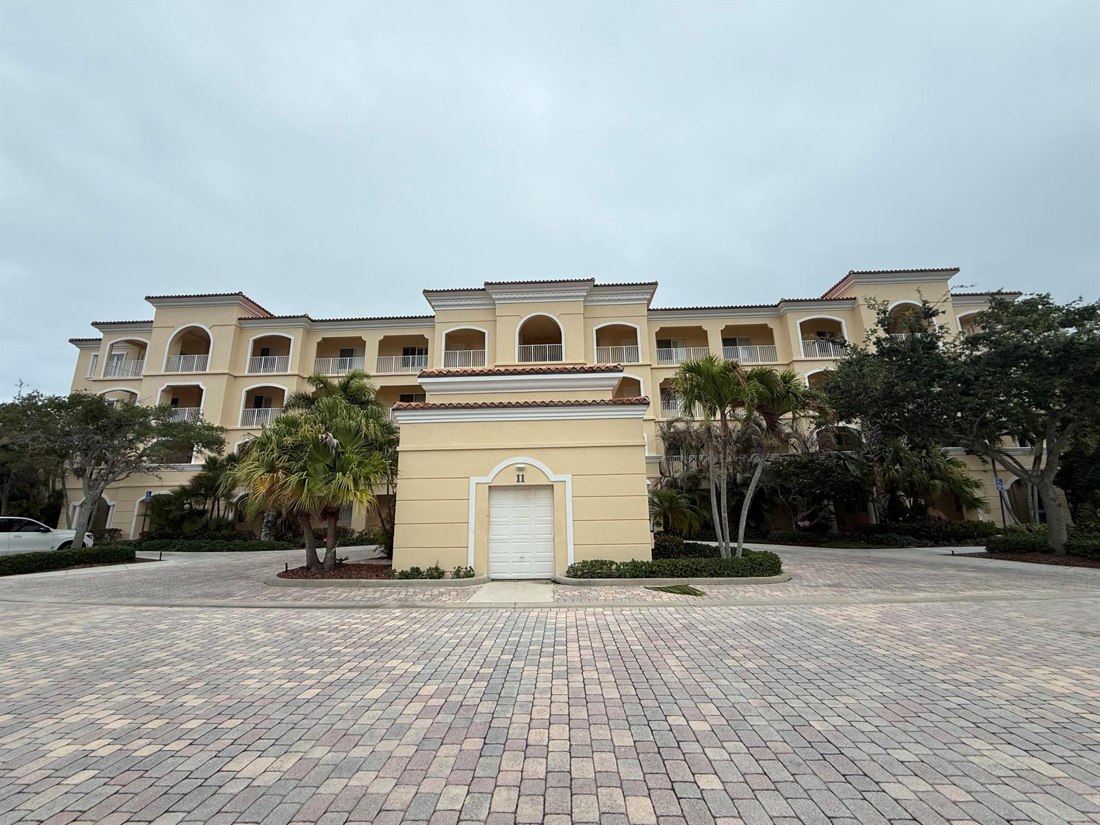 11 W Harbour Isle Dr W # 105, Fort Pierce FL 34949