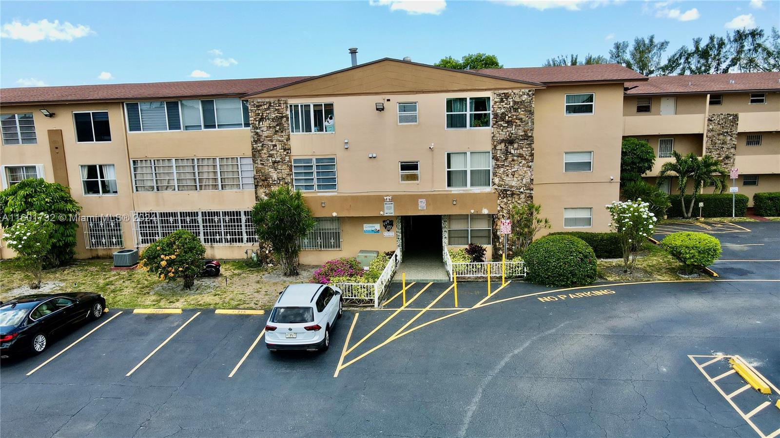 140 Royal Palm Rd # 312, Hialeah Gardens FL 33016