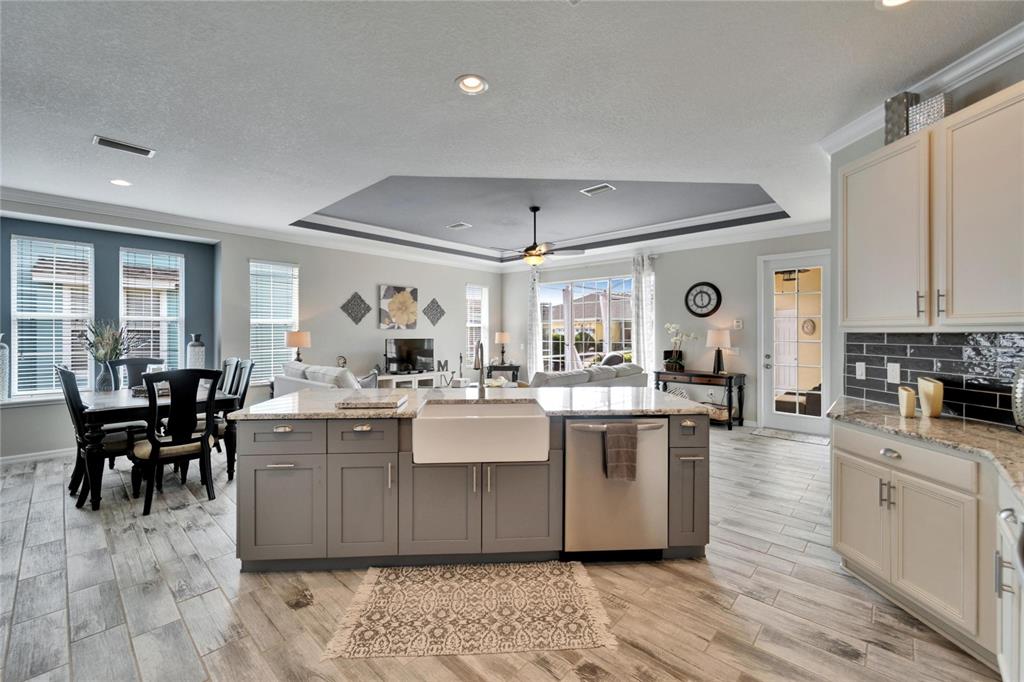 221 SELA COVE CIRCLE, APOLLO BEACH, FL — photo 3 of 30