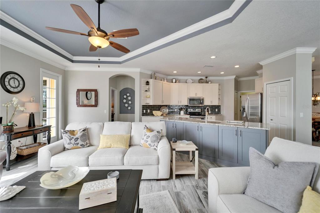 221 SELA COVE CIRCLE, APOLLO BEACH, FL — photo 4 of 30