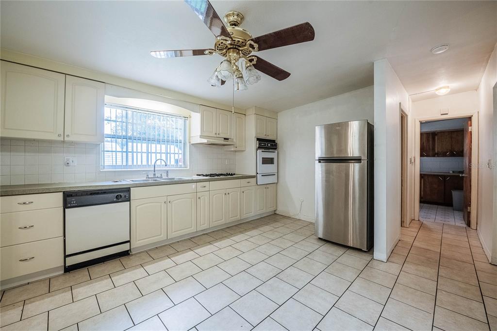 2608 TRINITY CIRCLE NW, WINTER HAVEN, FL — photo 2 of 30