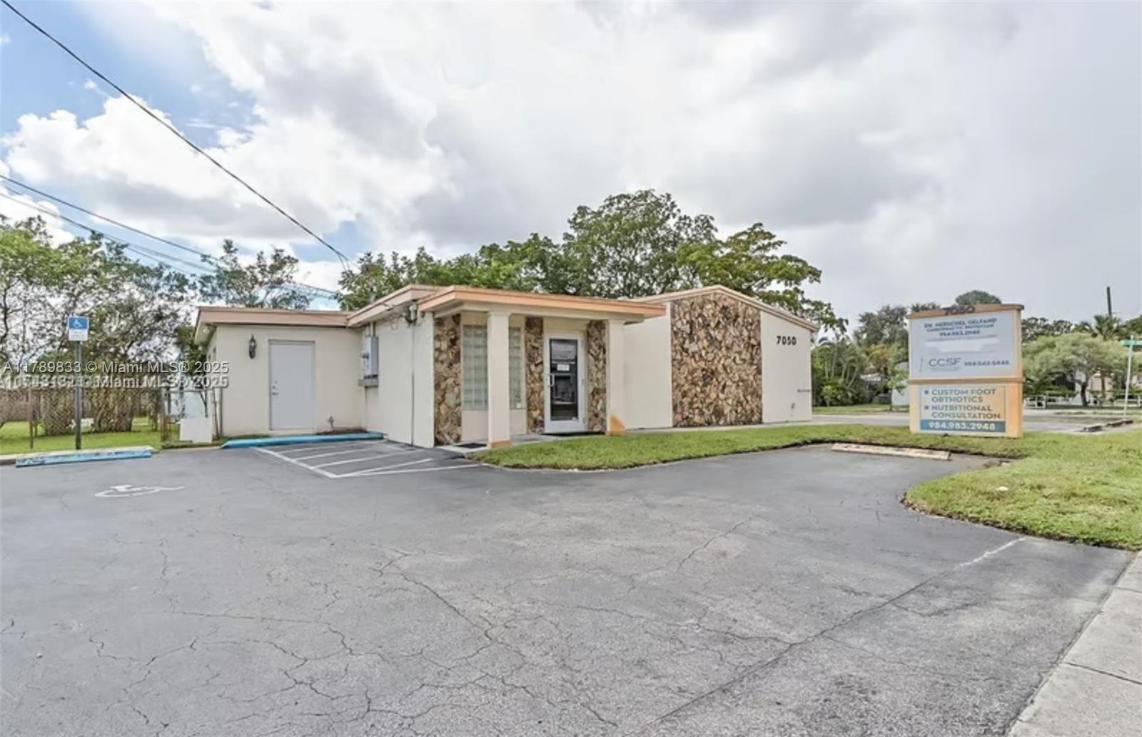 7050 Taft St, Hollywood FL 33024