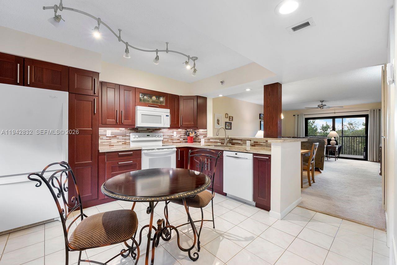 2200 S Cypress Bend Dr # 406, Pompano Beach FL 33069