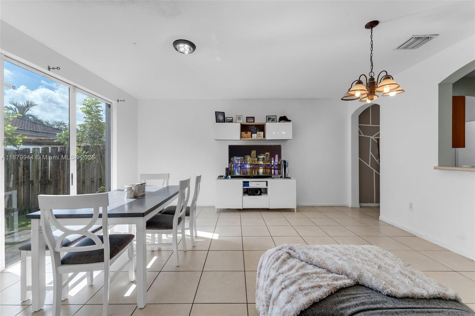 1025 NE 42nd Ter, Homestead FL 33033