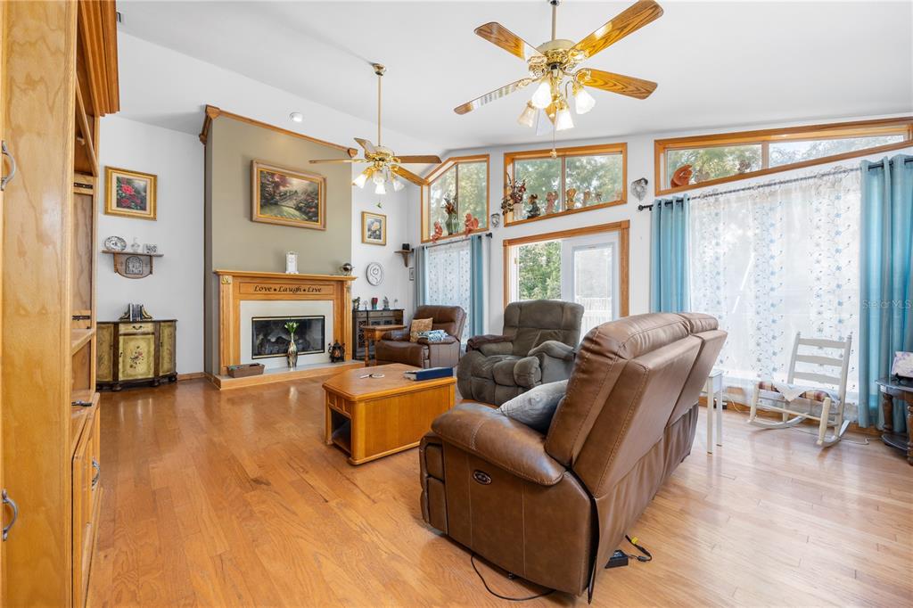 16392 198TH TRACE, O'BRIEN, FL — photo 4 of 30
