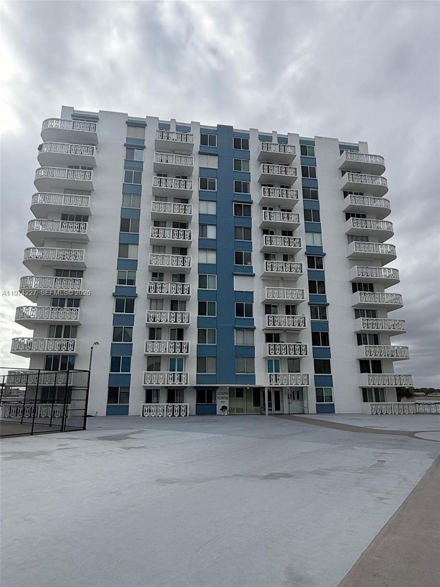 925 N Halifax # 102, Daytona FL 32118