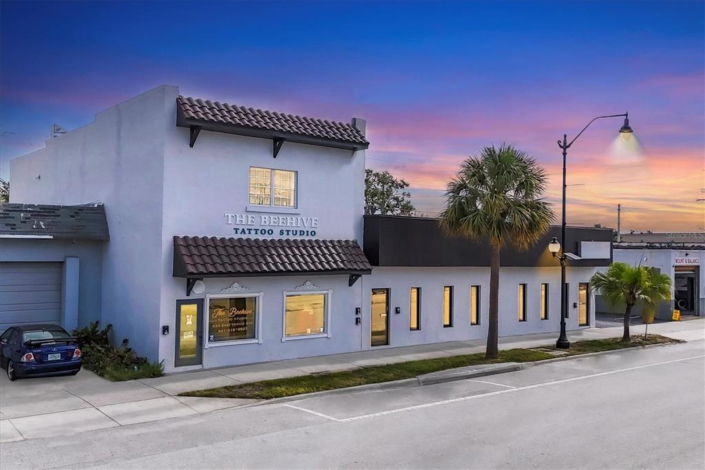 633-639(A&B)-641-645 E VENICE AVENUE