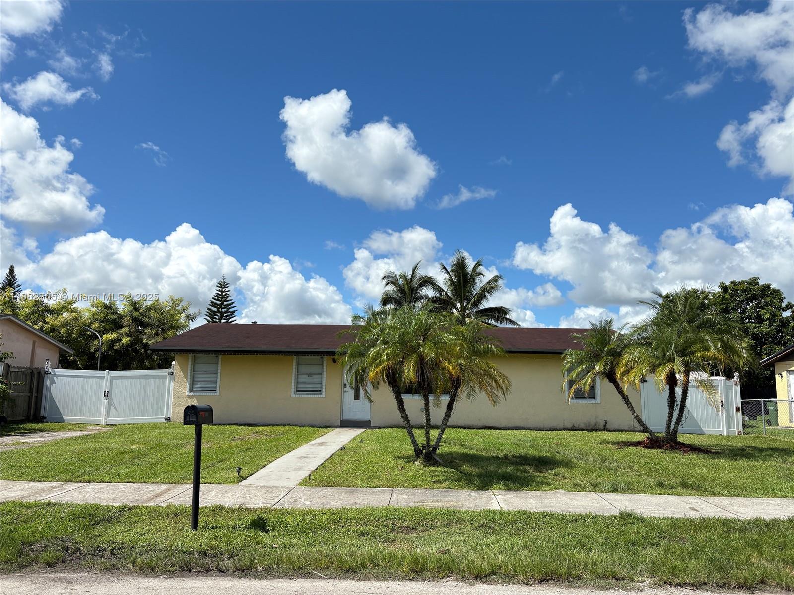 548 SW 16th Ter, Homestead FL 33030