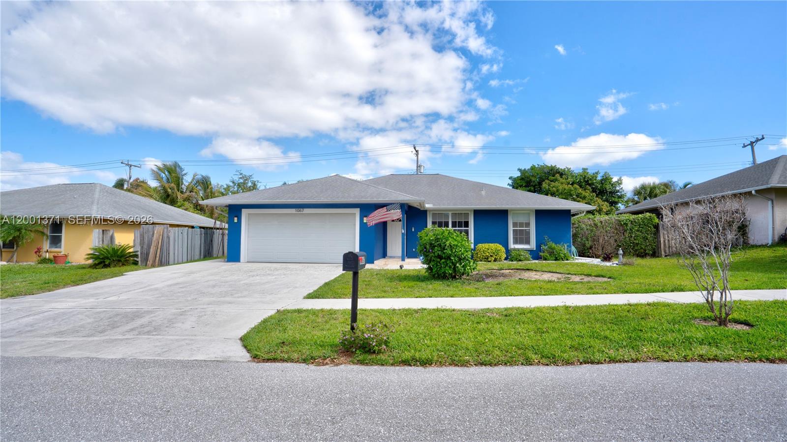 1067 Julia Heights Dr, Lantana FL 33462