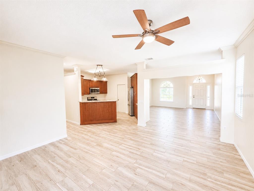 834 SPRINGWOOD CIRCLE, BRADENTON, FL — photo 2 of 20