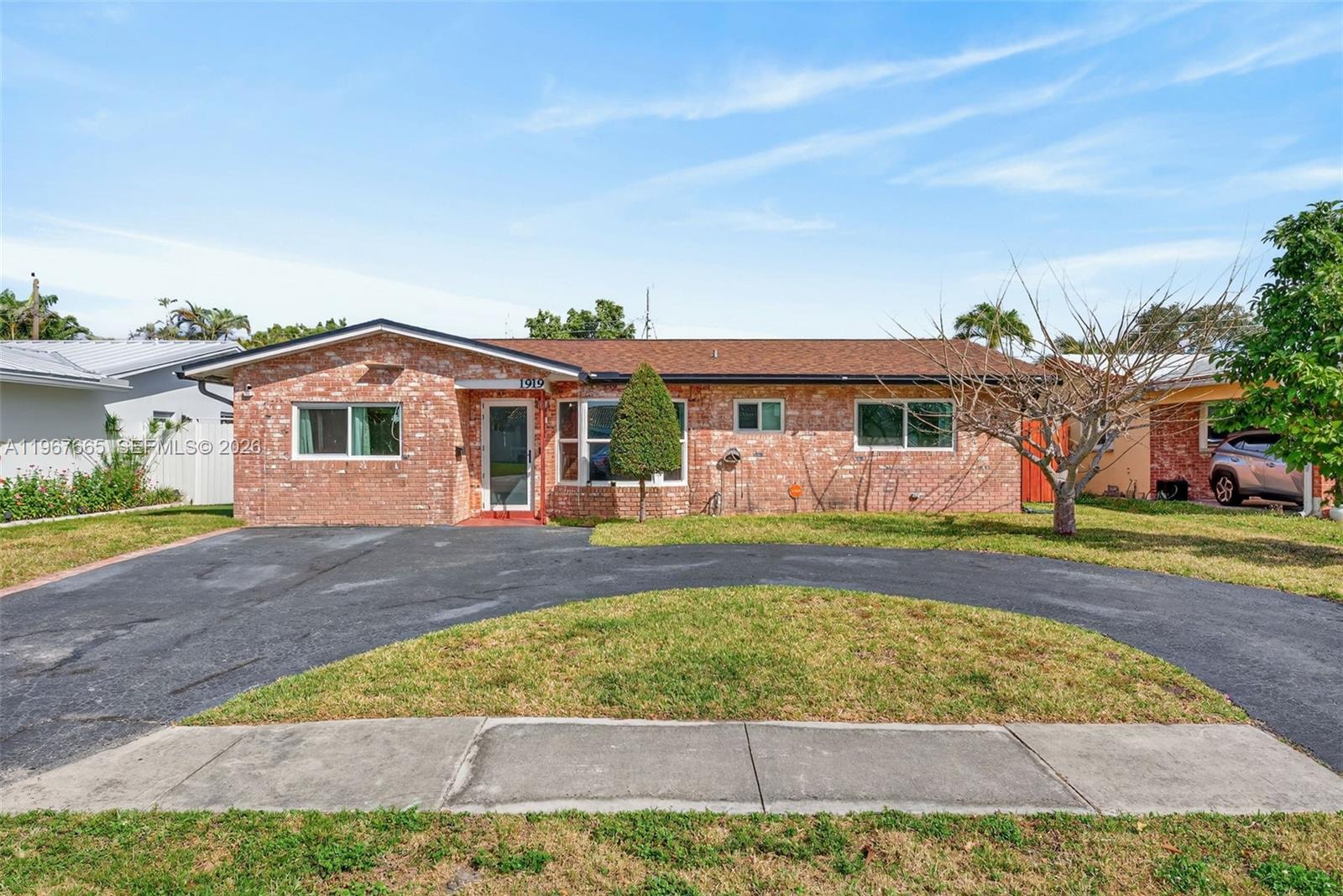 1919 NW 38th St, Oakland Park FL 33309