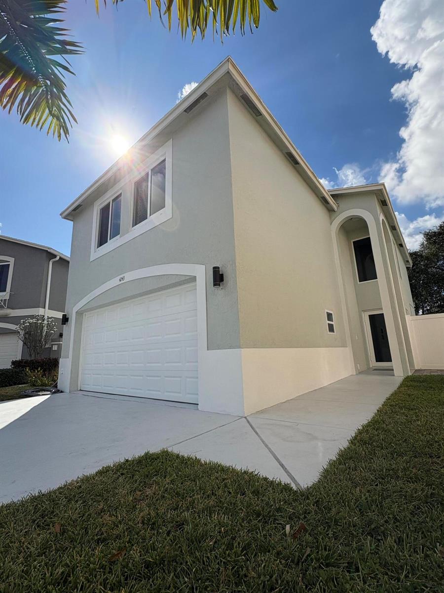 4243 Pine Hollow Circle, FL 33463