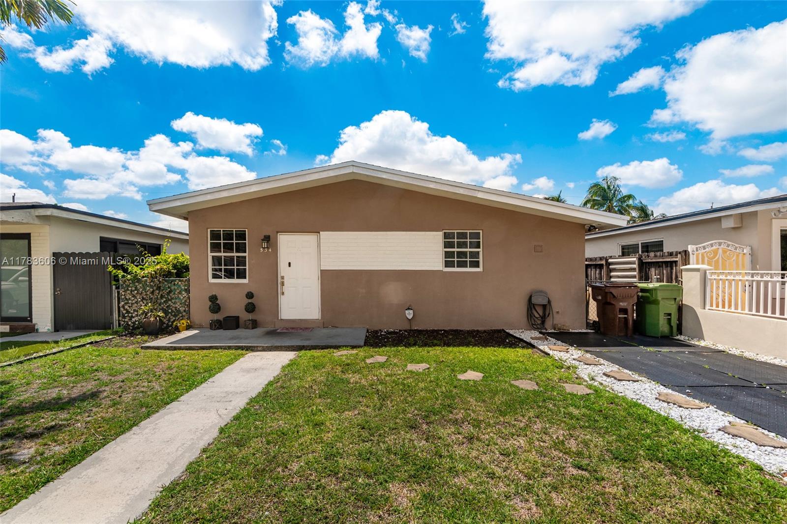 534 W 16th St, Hialeah FL 33010