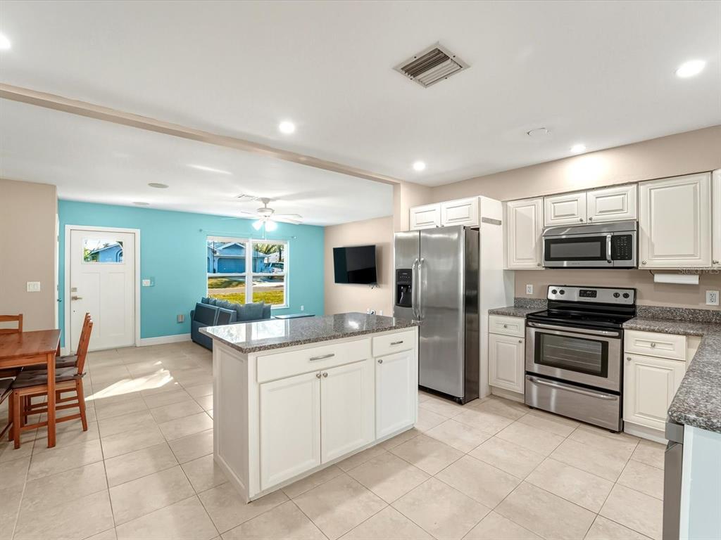 1017 ROSEDALE ROAD, VENICE, FL — photo 3 of 30