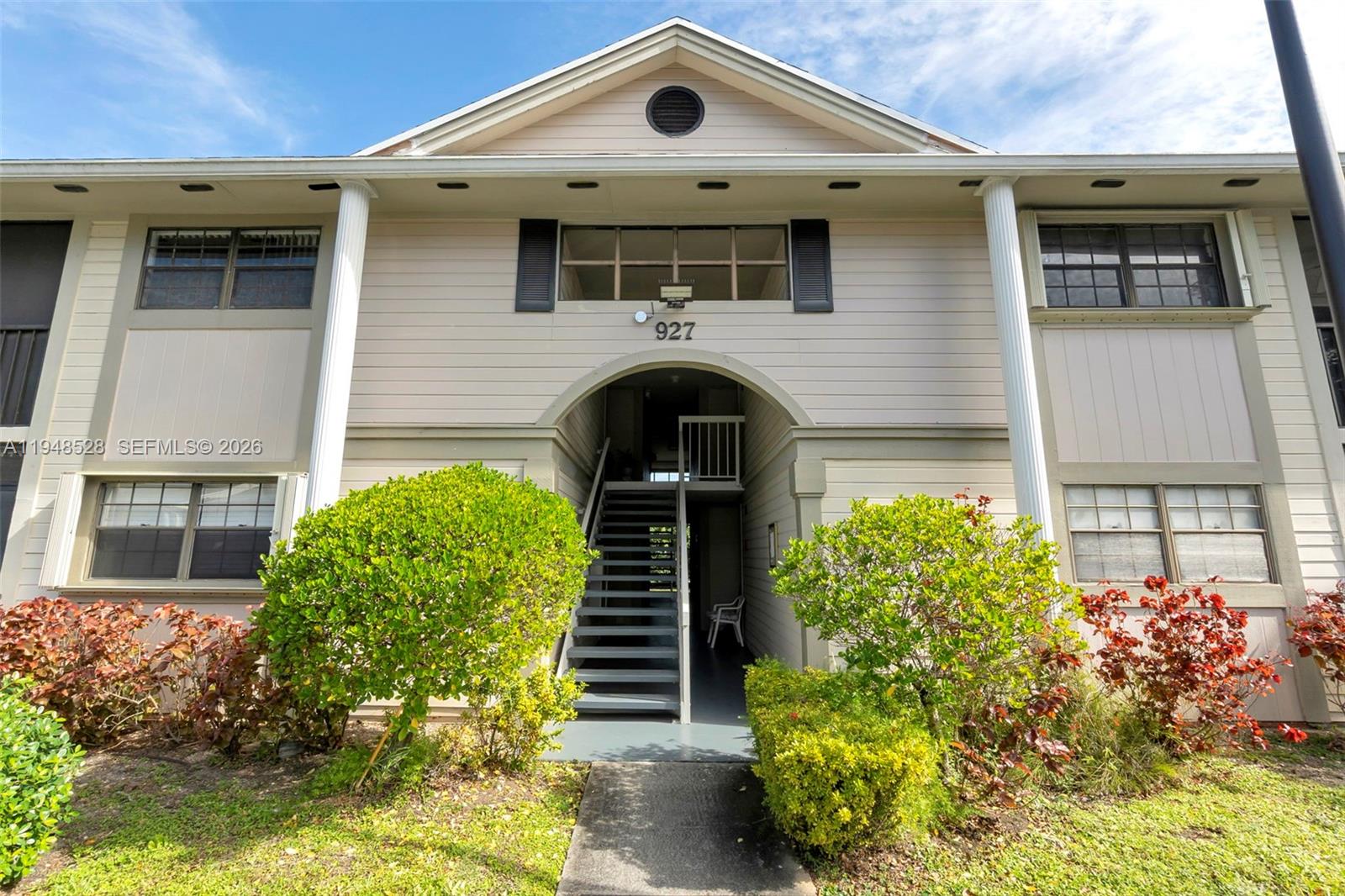927 NE 199th St # 202, Miami FL 33179