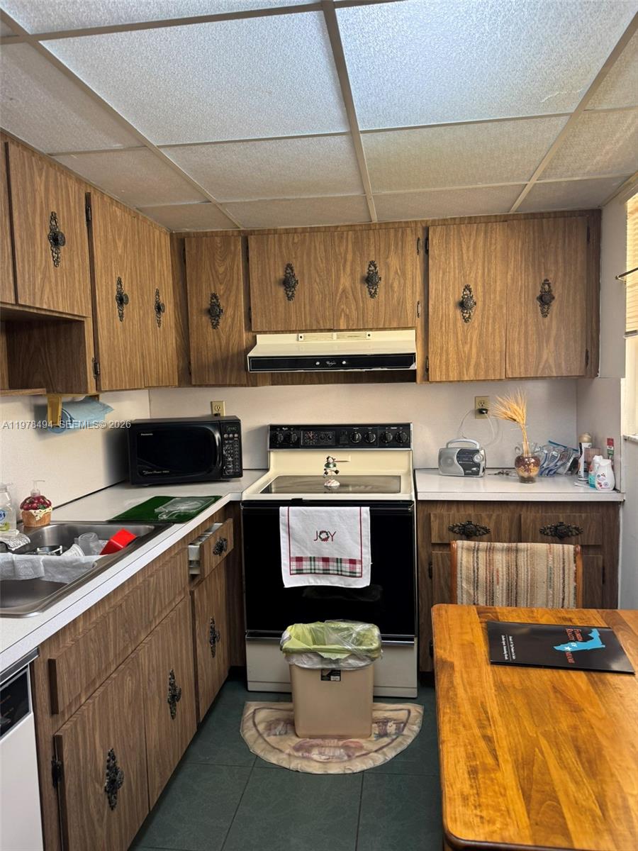 9180 Fontainebleau Blvd # 302, Miami FL 33172
