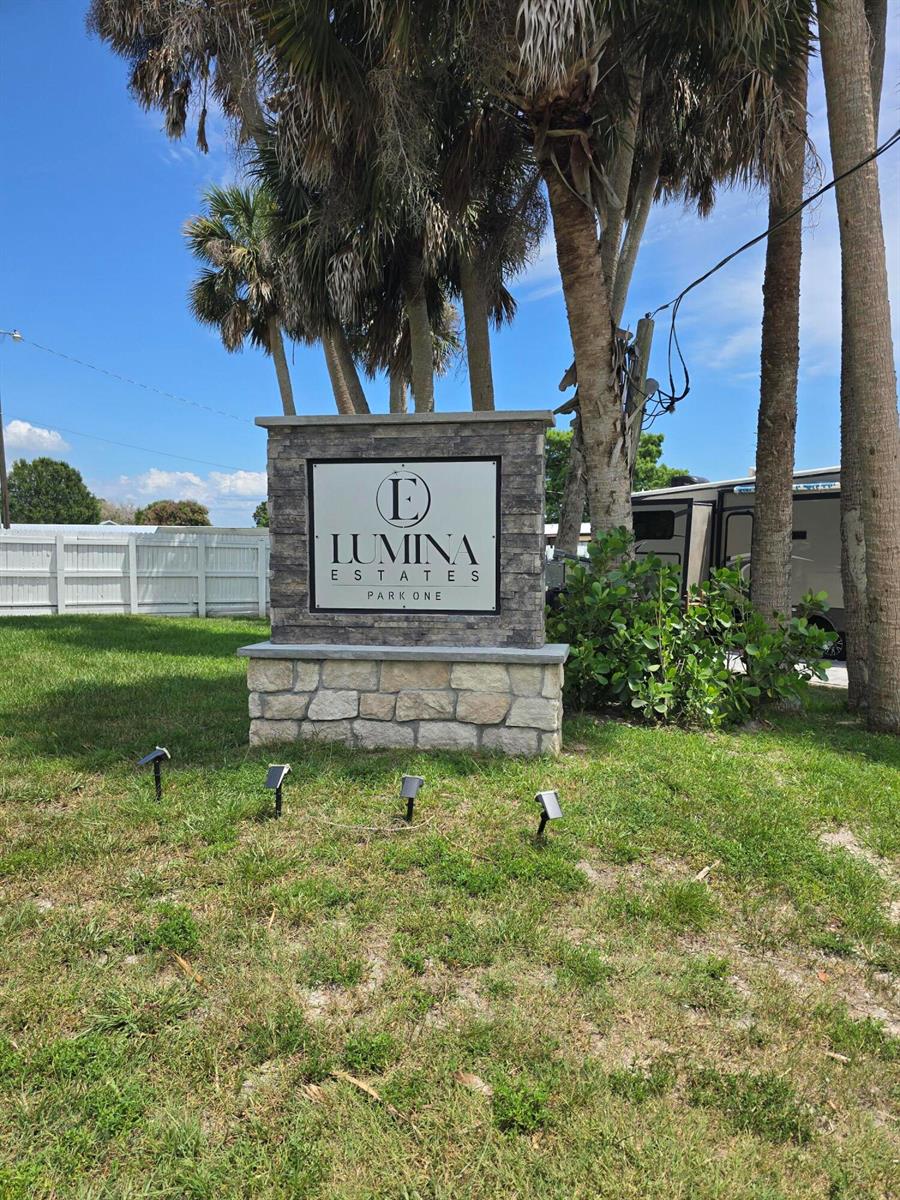 A stone monument sign for Lumina Estates Park One stands on a grassy lawn — 6640 Us Hwy Se 441 SE, Okeechobee FL 34974, OKEECHOBEE, FL