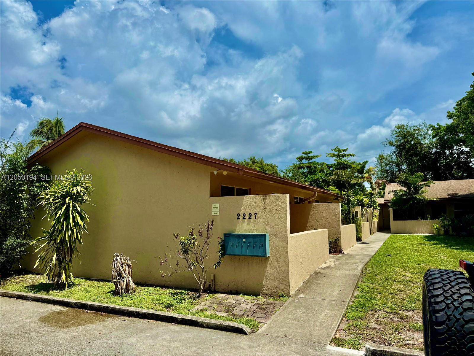 2227 Monroe St # 6, Hollywood FL 33020