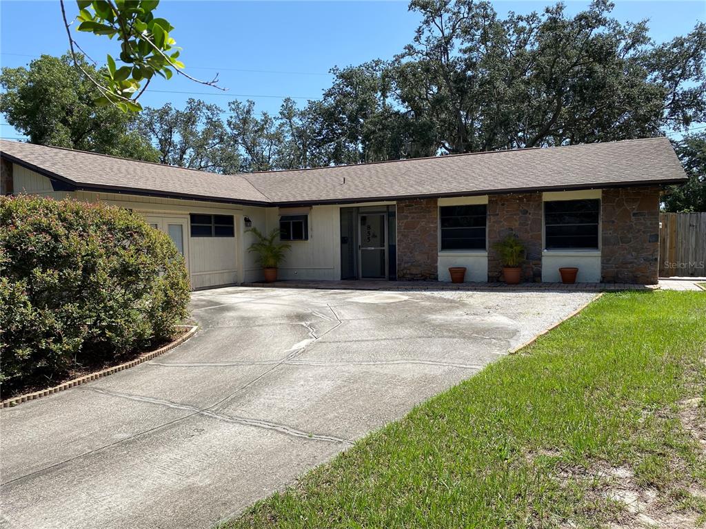 855 BENCHWOOD DRIVE