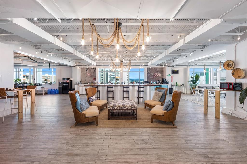 A spacious lounge area features a rope chandelier, wicker chairs, and a central coffee table — 1519, Parada 23 AVE. PONCE DE LEÓN, ESQ CALLE DEL PARQUE, SAN JUAN, PR
