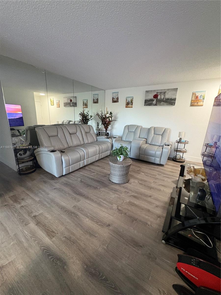 30 E 39th St # 325, Hialeah FL 33013