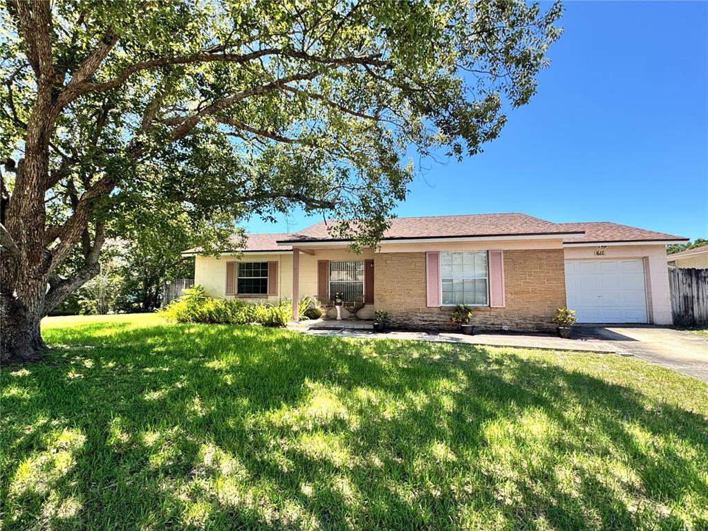 611 LAUREL WAY