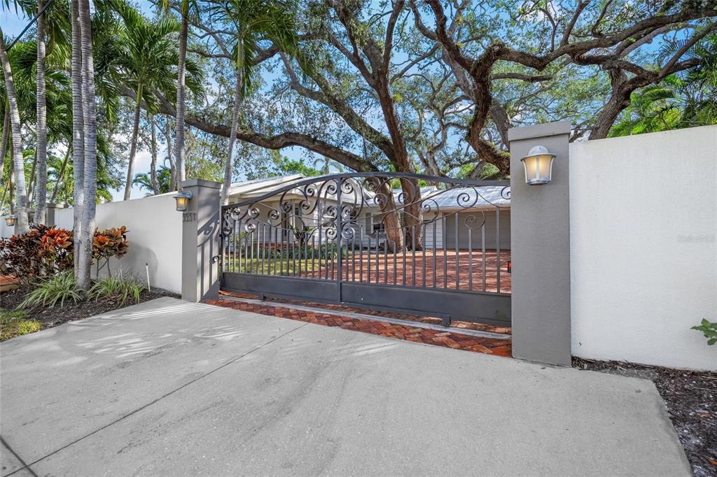 3331 OLD OAK DRIVE, SARASOTA, FL — photo 3 of 30